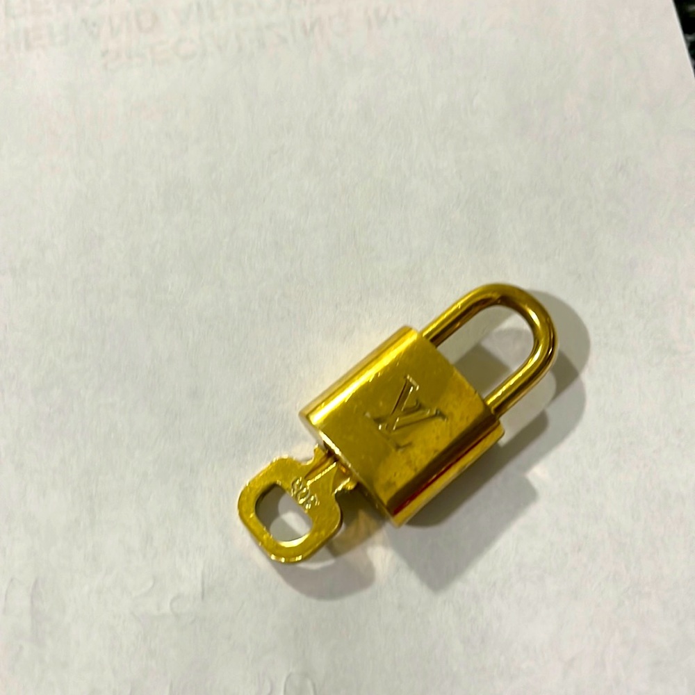 Louis Vuitton Lock n Key